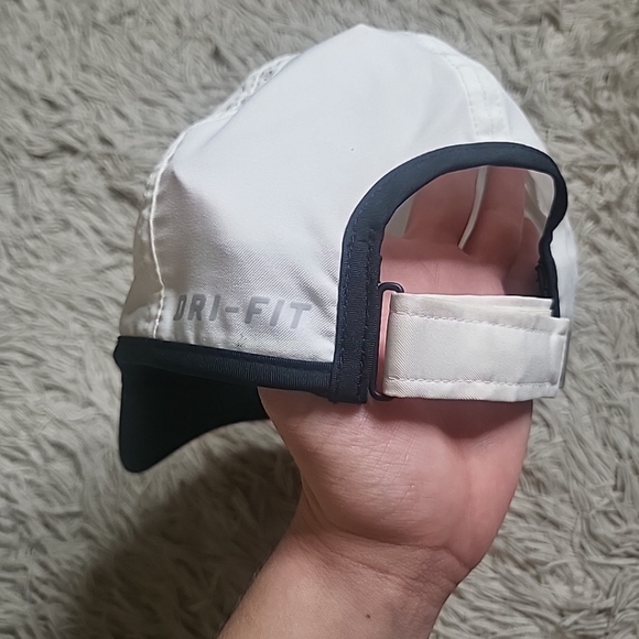 *SOLD* Nike Featherlight Dri Fit Hat Cap Baseball Hat Cap White & Black Running - Picture 4 of 10
